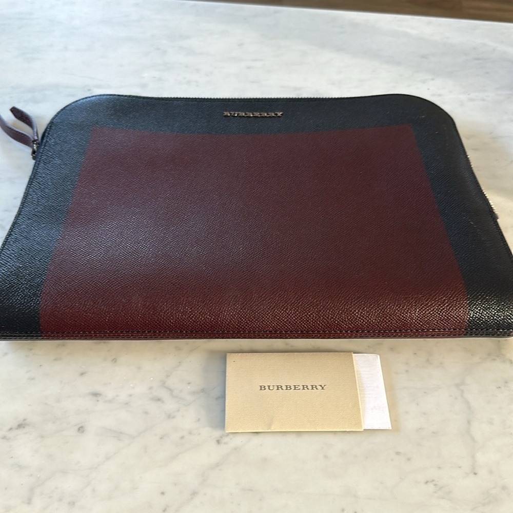 Burberry Zip Pouch / laptop sleeve - Picture 10 of 11
